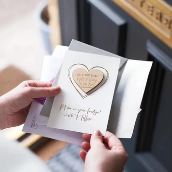 персонализируйте имена, деревянную карточку с выгравированной датой, сохраните дату, магниты для приглашений на свадьбу, сохраните дату, Магнитные открытки с сердечками, подарки