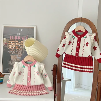 Комплект юбки-свитера для корейских девочек, осенне-зимний кардиган с оборками и цветами, вязаная плиссированная юбка, комплект одежды из 2 предметов для маленьких девочек